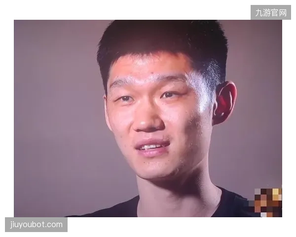 胡金秋凭借联盟第一的个人累计贡献值入选最佳阵容一阵，其高效的内线终结能力成为广厦队基石。
